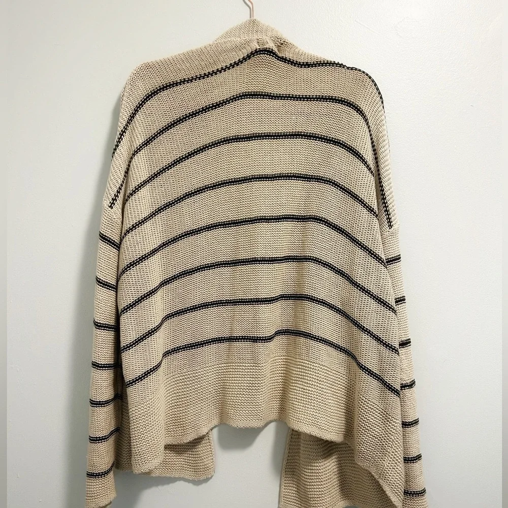 Old Navy Women's Cream and Black Striped Cardigan - Picture 2 of 3